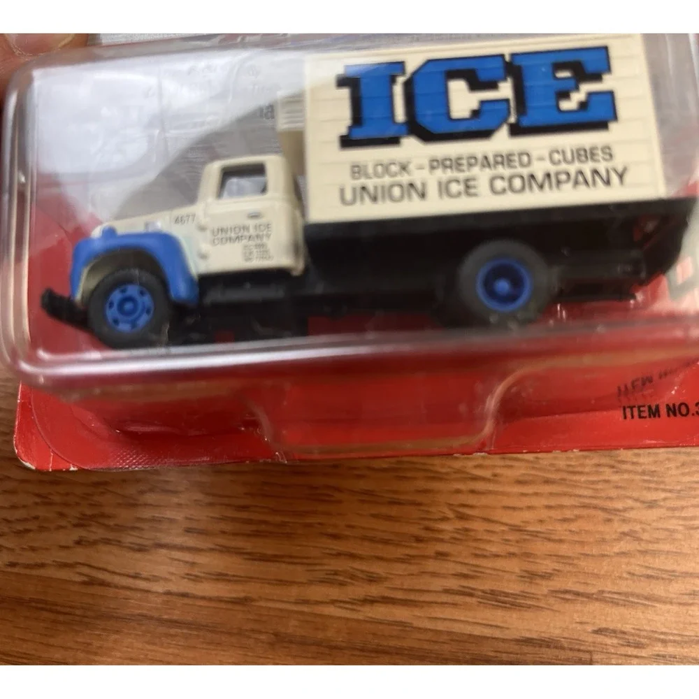 Mini Metals 1:87/HO Scale International R-190 Union Ice Co Truck‎ NEW